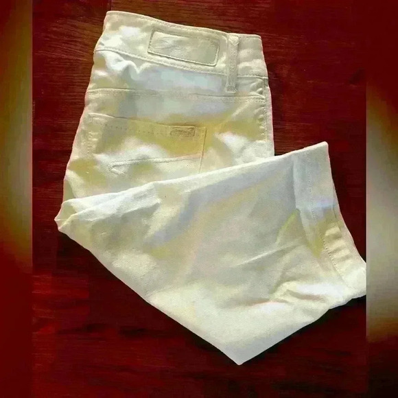 Seven white ladies Bermuda shirts size 8 excellent condition. No stains or flaws - Picture 1 of 9